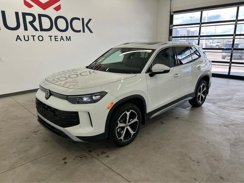 pure white 2026 Volkswagen Tiguan 2.0T SE
