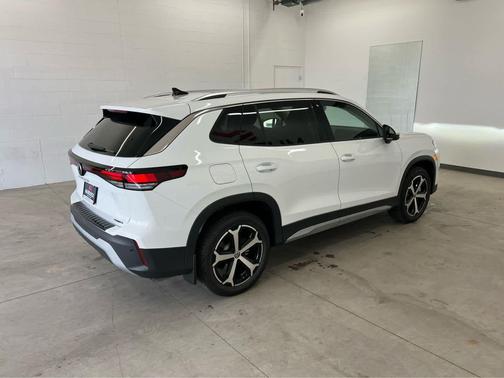 pure white 2026 Volkswagen Tiguan 2.0T SE