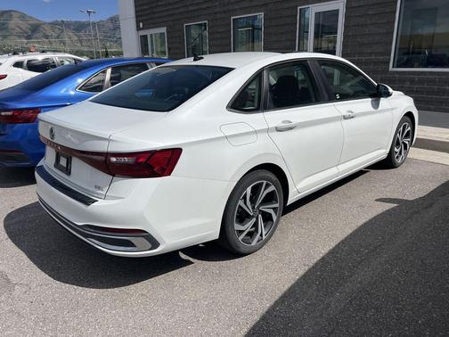 Opal White Pearl 2025 Volkswagen Jetta 1.5T SEL