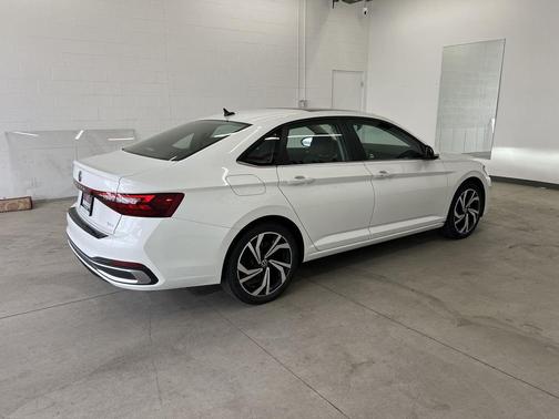 Opal White Pearl 2025 Volkswagen Jetta 1.5T SEL