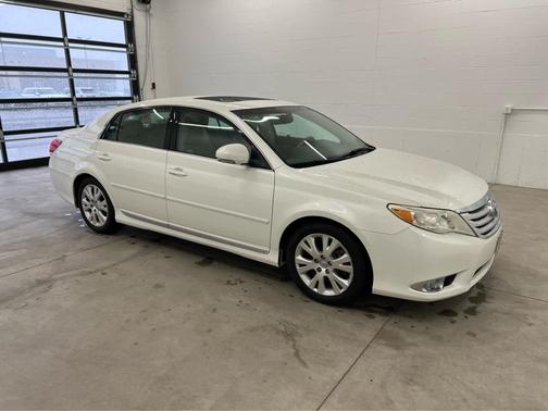 Blizzard Pearl 2011 Toyota Avalon Base
