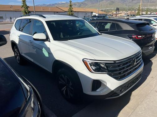 Pure White 2025 Volkswagen Atlas 2.0T SE