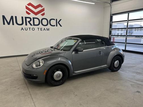 Platinum Gray Metallic/Black Roof 2013 Volkswagen Beetle 2.5L