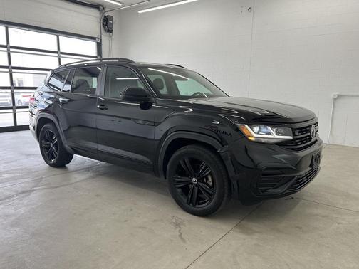 Deep Black Pearl 2023 Volkswagen Atlas 3.6L SEL