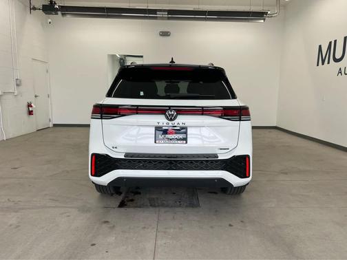 opal white pearl 2026 Volkswagen Tiguan 2.0T SE R-Line Black 4MOTION