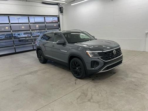 pure gray 2026 Volkswagen Atlas Cross Sport 2.0T SE w/Technology 4MOTION