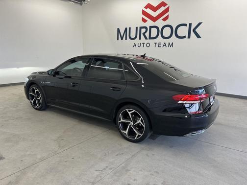 Deep Black Pearl 2021 Volkswagen Passat 2.0T R-Line