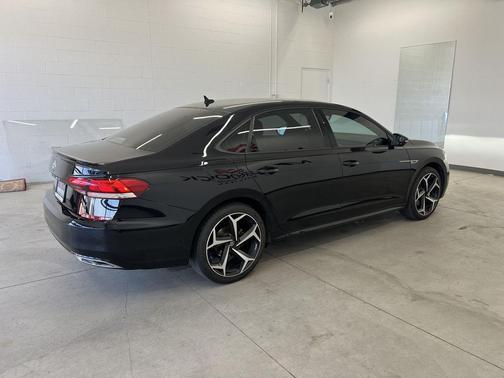 Deep Black Pearl 2021 Volkswagen Passat 2.0T R-Line