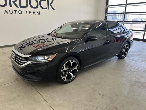 Deep Black Pearl 2021 Volkswagen Passat 2.0T R-Line