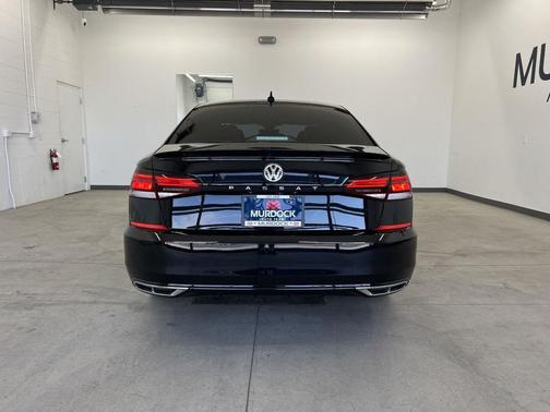 Deep Black Pearl 2021 Volkswagen Passat 2.0T R-Line