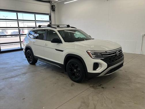 2025 Volkswagen Atlas 2.0T Peak Edition
