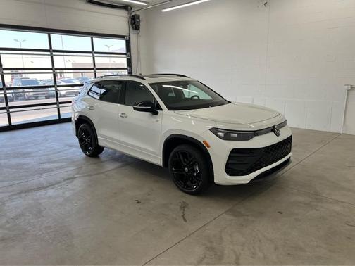 2025 Volkswagen Tiguan 2.0T SE R-Line Black 4MOTION