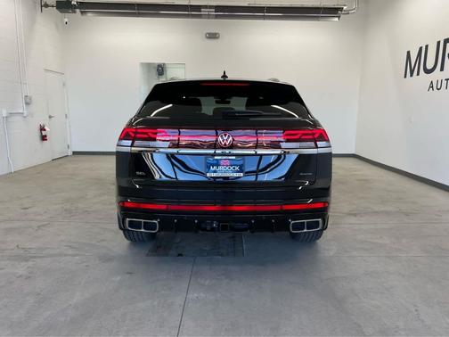 deep black pearl 2026 Volkswagen Atlas Cross Sport 2.0T SEL Premium