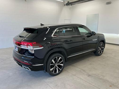 deep black pearl 2026 Volkswagen Atlas Cross Sport 2.0T SEL Premium