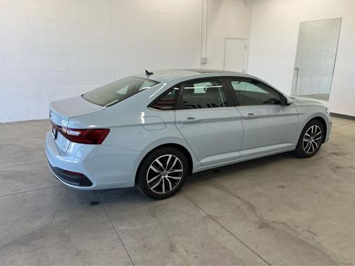 Monument Gray 2025 Volkswagen Jetta 1.5T SE