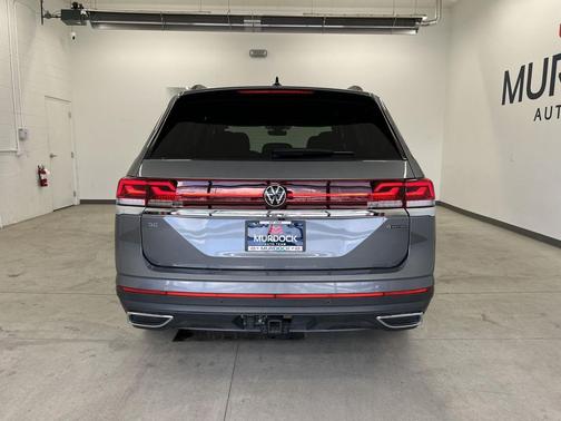 Pure White 2025 Volkswagen Atlas 2.0T SE w/Technology 4MOTION