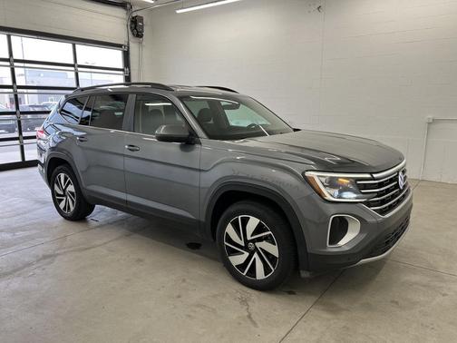 Pure White 2025 Volkswagen Atlas 2.0T SE w/Technology 4MOTION