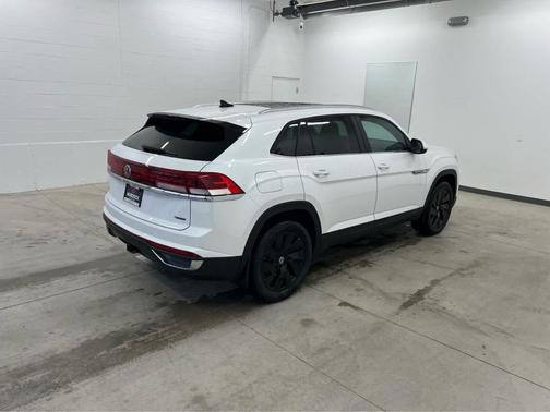 2026 Volkswagen Atlas Cross Sport 2.0T SE w/Technology 4MOTION