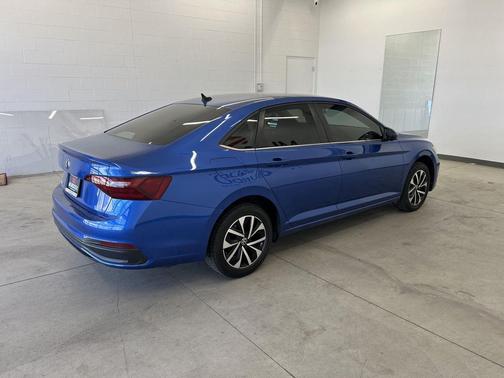 Rising Blue Metallic 2022 Volkswagen Jetta 1.5T S