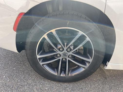 White Knuckle Clearcoat 2019 Dodge Charger SXT