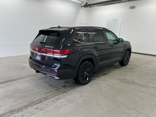 2025 Volkswagen Atlas 2.0T SE w/Technology 4MOTION