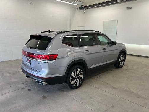 Silver Mist Metallic 2025 Volkswagen Atlas 2.0T SEL Premium R-Line 4MOTION