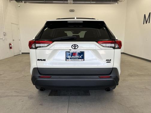 Blizzard Pearl 2021 Toyota RAV4 XLE Premium
