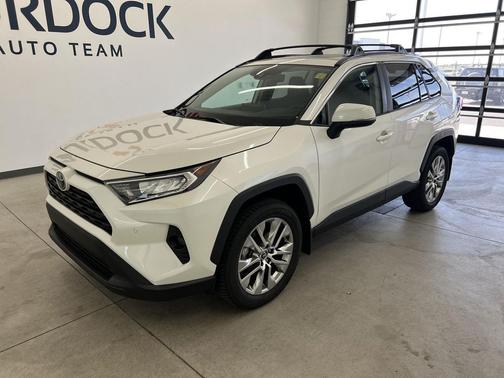 Blizzard Pearl 2021 Toyota RAV4 XLE Premium