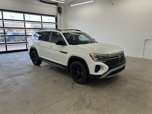 2024 Volkswagen Atlas 2.0T SE w/Technology 4MOTION