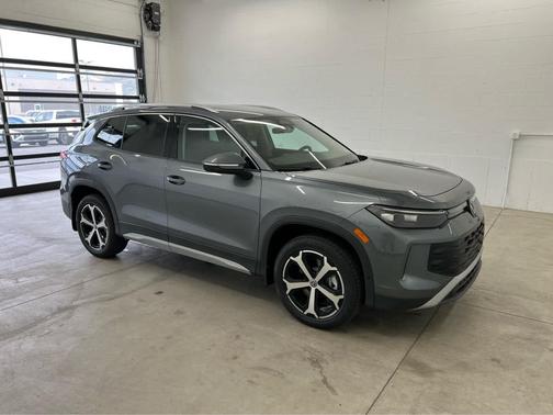 platinum gray metallic 2026 Volkswagen Tiguan 2.0T SE