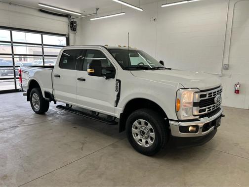 Oxford White 2023 Ford F-250 XLT