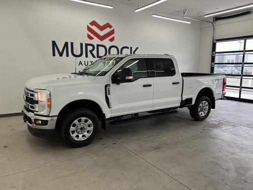 Oxford White 2023 Ford F-250 XLT