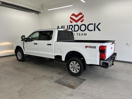 Oxford White 2023 Ford F-250 XLT