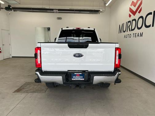 Oxford White 2023 Ford F-250 XLT