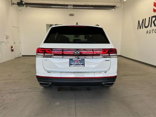 Pure White 2025 Volkswagen Atlas 2.0T SE