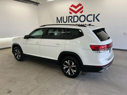 Pure White 2025 Volkswagen Atlas 2.0T SE