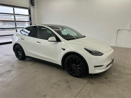Pearl White Multi-Coat 2022 Tesla Model Y Performance Dual Motor All-Wheel Drive