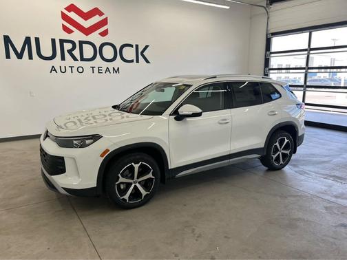 pure white 2026 Volkswagen Tiguan 2.0T SE