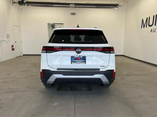 pure white 2026 Volkswagen Tiguan 2.0T SE