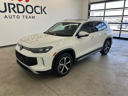 pure white 2026 Volkswagen Tiguan 2.0T SE