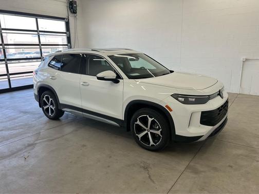 pure white 2026 Volkswagen Tiguan 2.0T SE