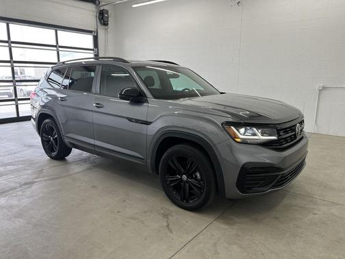Platinum Gray Metallic 2022 Volkswagen Atlas 3.6L SEL