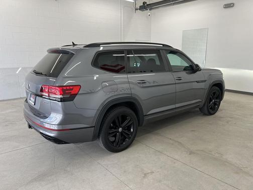 Platinum Gray Metallic 2022 Volkswagen Atlas 3.6L SEL