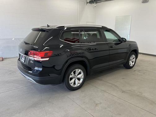 Deep Black Pearl 2018 Volkswagen Atlas 3.6L Launch Edition