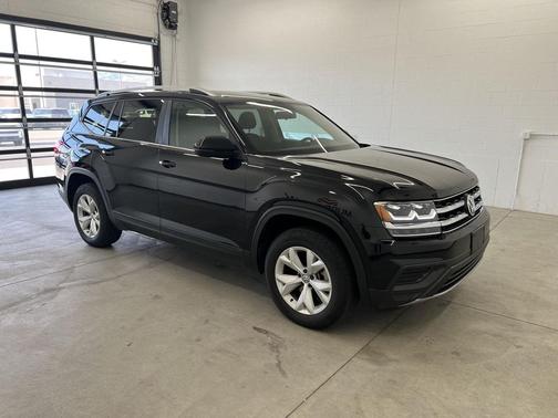 Deep Black Pearl 2018 Volkswagen Atlas 3.6L Launch Edition