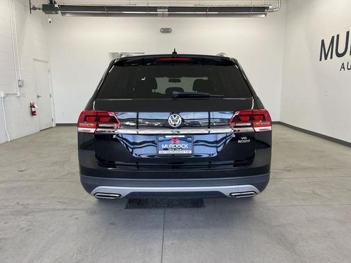 Deep Black Pearl 2018 Volkswagen Atlas 3.6L Launch Edition