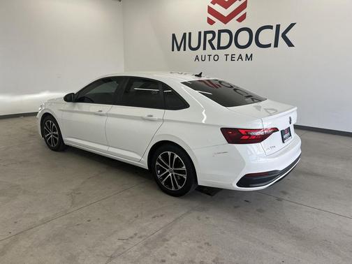 Pure White 2022 Volkswagen Jetta 1.5T Sport