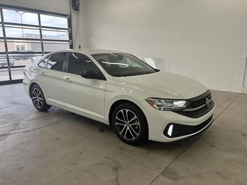 Pure White 2022 Volkswagen Jetta 1.5T Sport