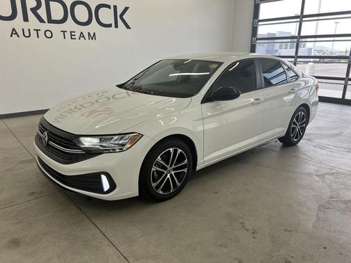 Pure White 2022 Volkswagen Jetta 1.5T Sport