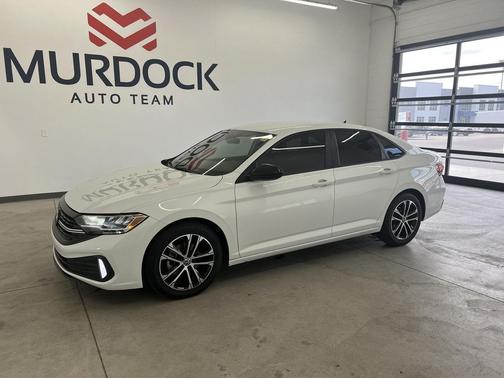 Pure White 2022 Volkswagen Jetta 1.5T Sport